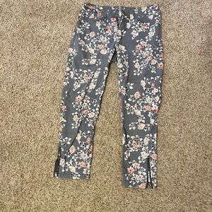 Floral Print Pants in Gray and Pink
